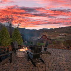 7 Miles to DT AVL, Hot Tub, Mountain View, Fenced