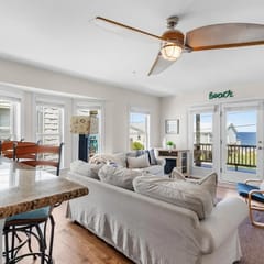 Amazing Views. 3BR. Walk to Pier.