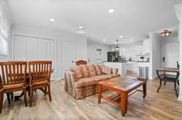 Hot Tub, 3 Bdr, Close to DT - Image 4