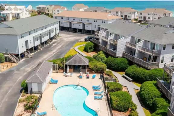3 Bedroom. Ocean views. Pool - Image 1