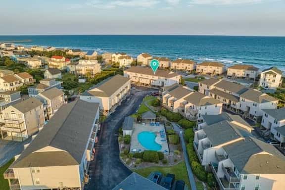 3 bdr, Oceanview, Pool, Private Beach access - Image 1