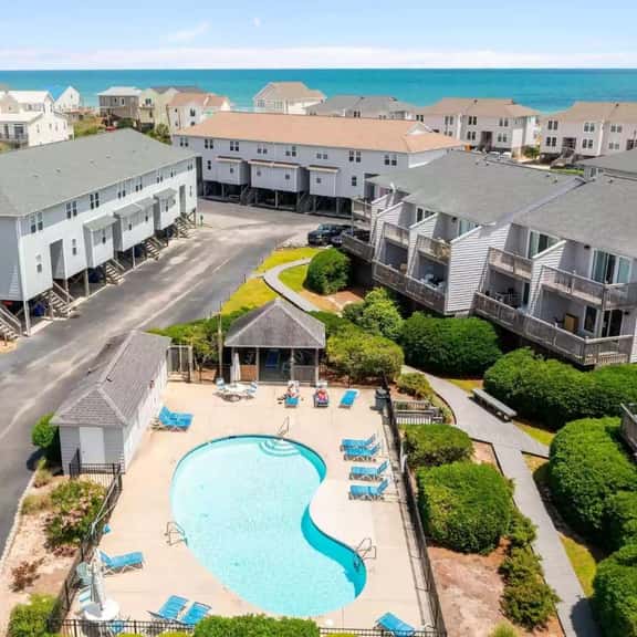 3 Bedroom. Ocean views. Pool - Image 1