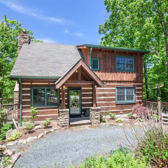 Game Room, Hot Tub, Fire Pit, Close to Skiing - Image 1