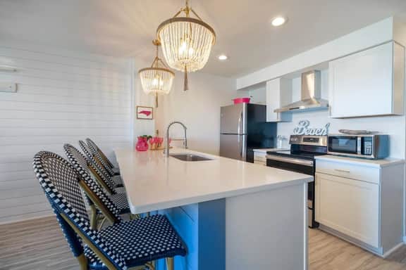 Elevator. Oceanfront. Big Deck. Pool. - Image 4