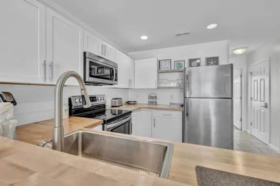 3 bdr, Oceanview, Pool, Private Beach access - Image 3