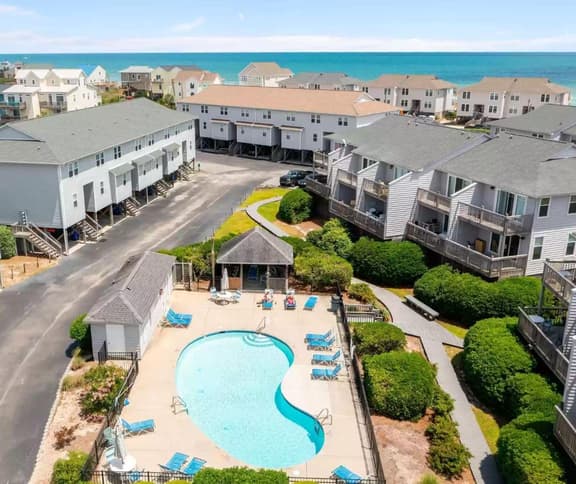 3 Bedroom. Ocean views. Pool - Image 1