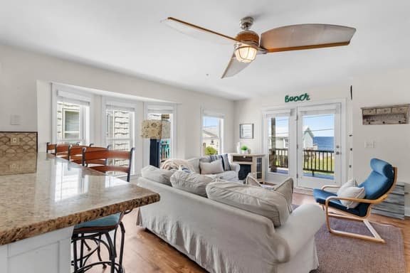 Amazing Views. 3BR. Walk to Pier. - Image 1