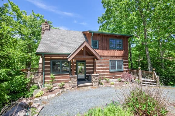 Game Room, Hot Tub, Fire Pit, Close to Skiing - Image 1